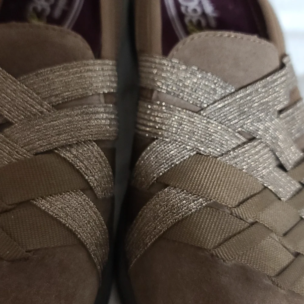 Easyspirit E360 Women's  Comfort Cushioned Slip-ons Tan Sparkly Threads Sz 8 EUC